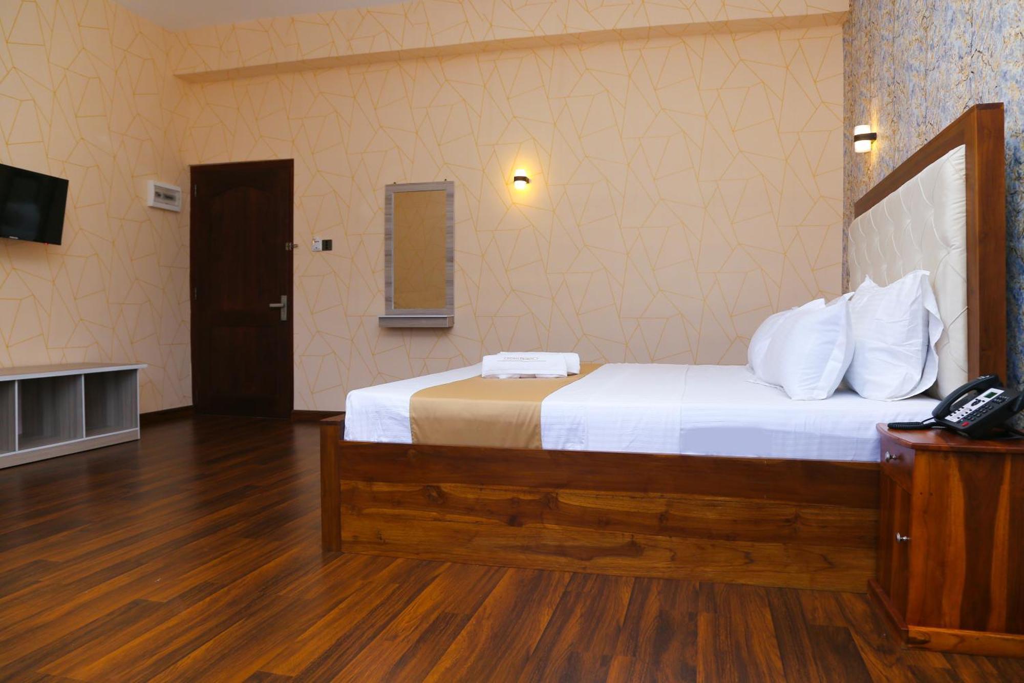 Hotel Crown Regency-