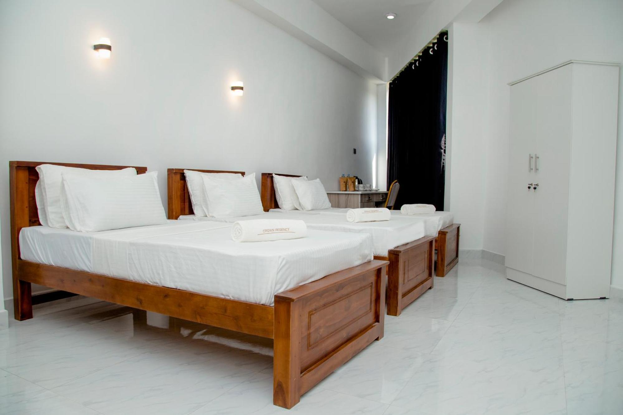 Crown Regency- Hotel