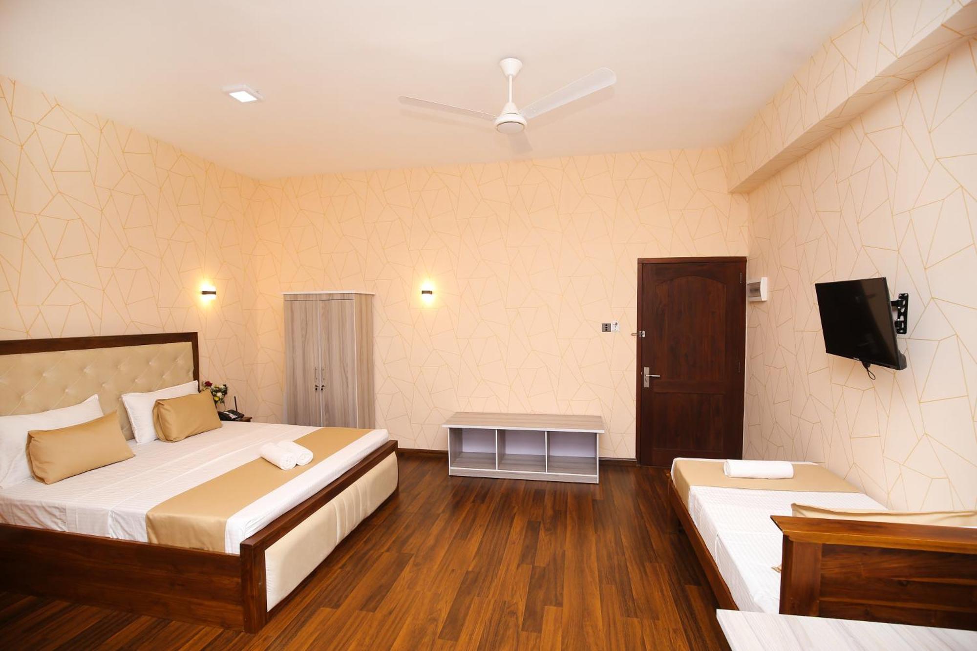 Hotel Crown Regency- Badulla