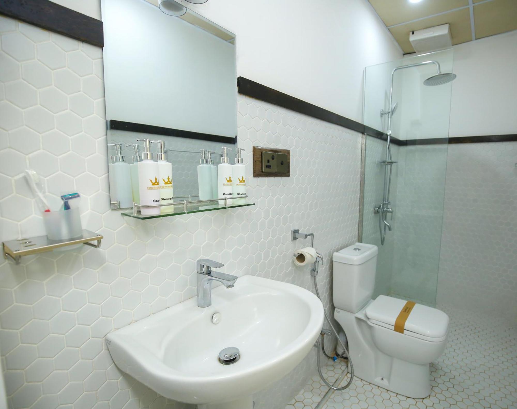 Crown Regency- Hotel