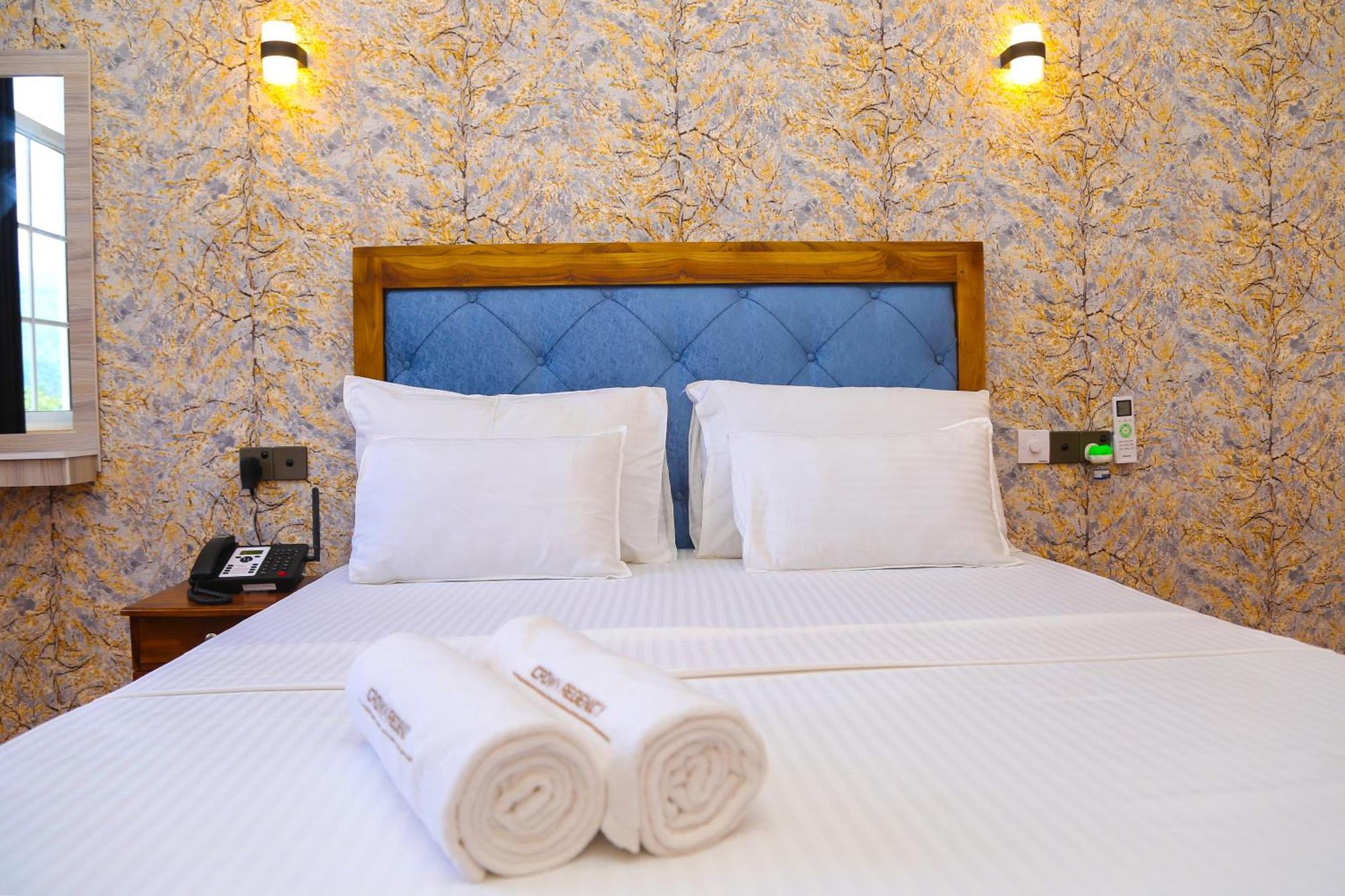 Crown Regency- Hotel