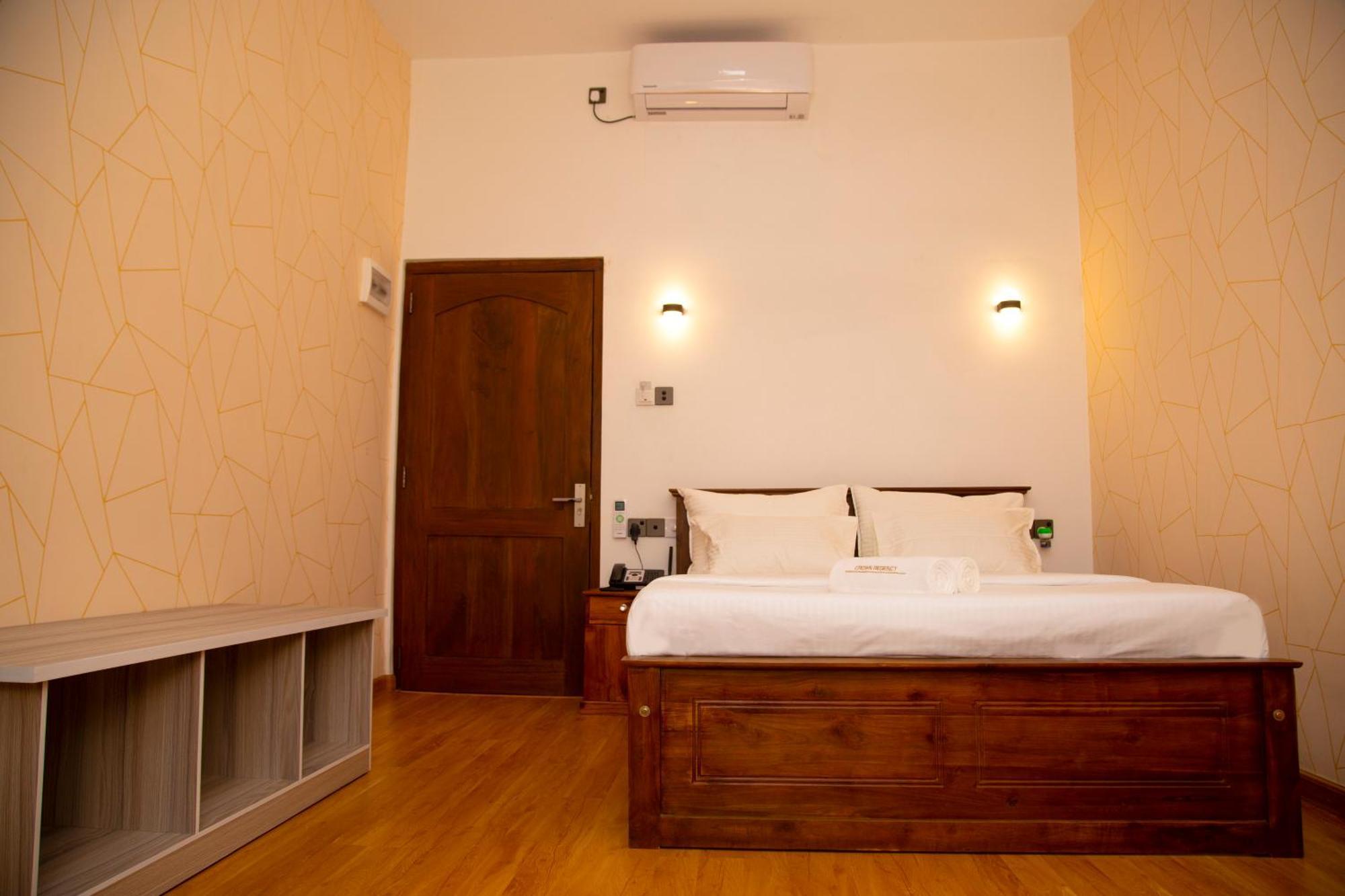 Hotel Crown Regency-