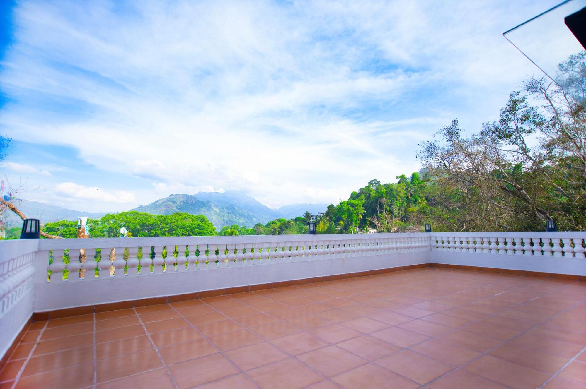 Crown Regency- Hotel Badulla