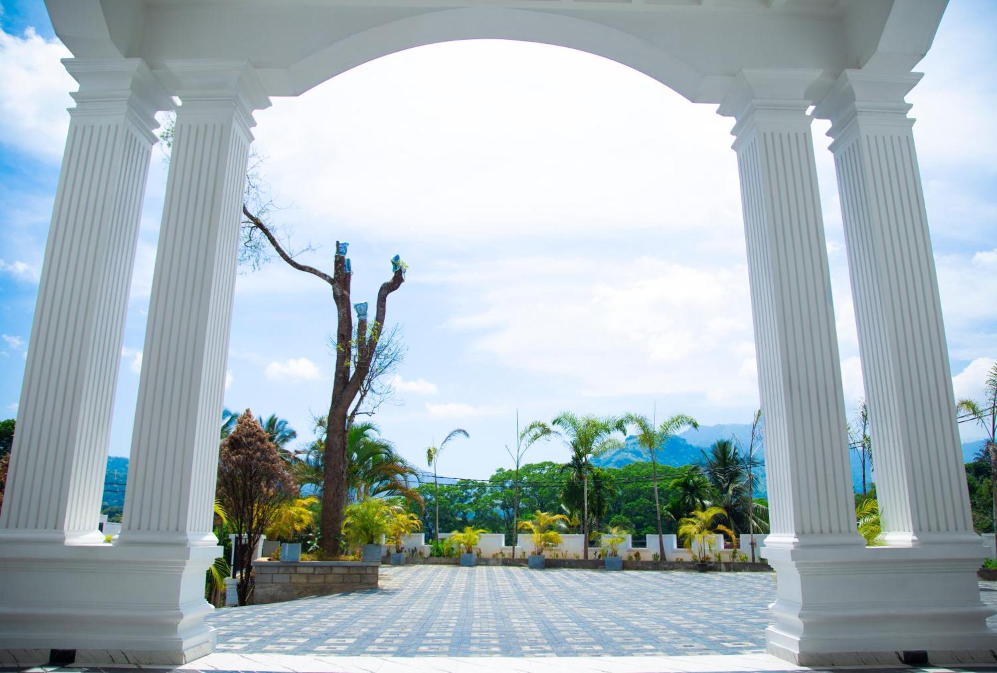 Crown Regency- 3* Badulla