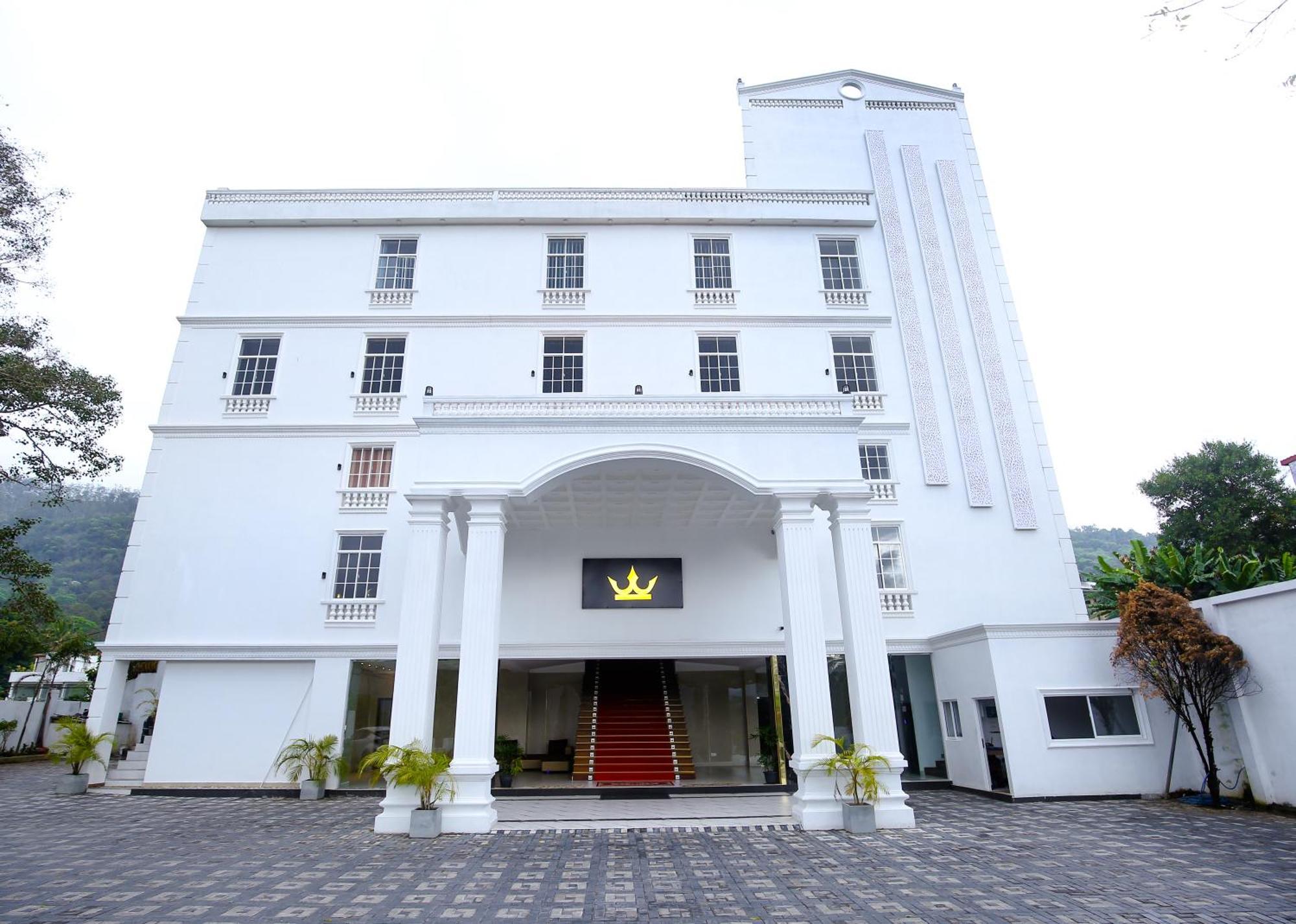 Crown Regency- Hotel 3*