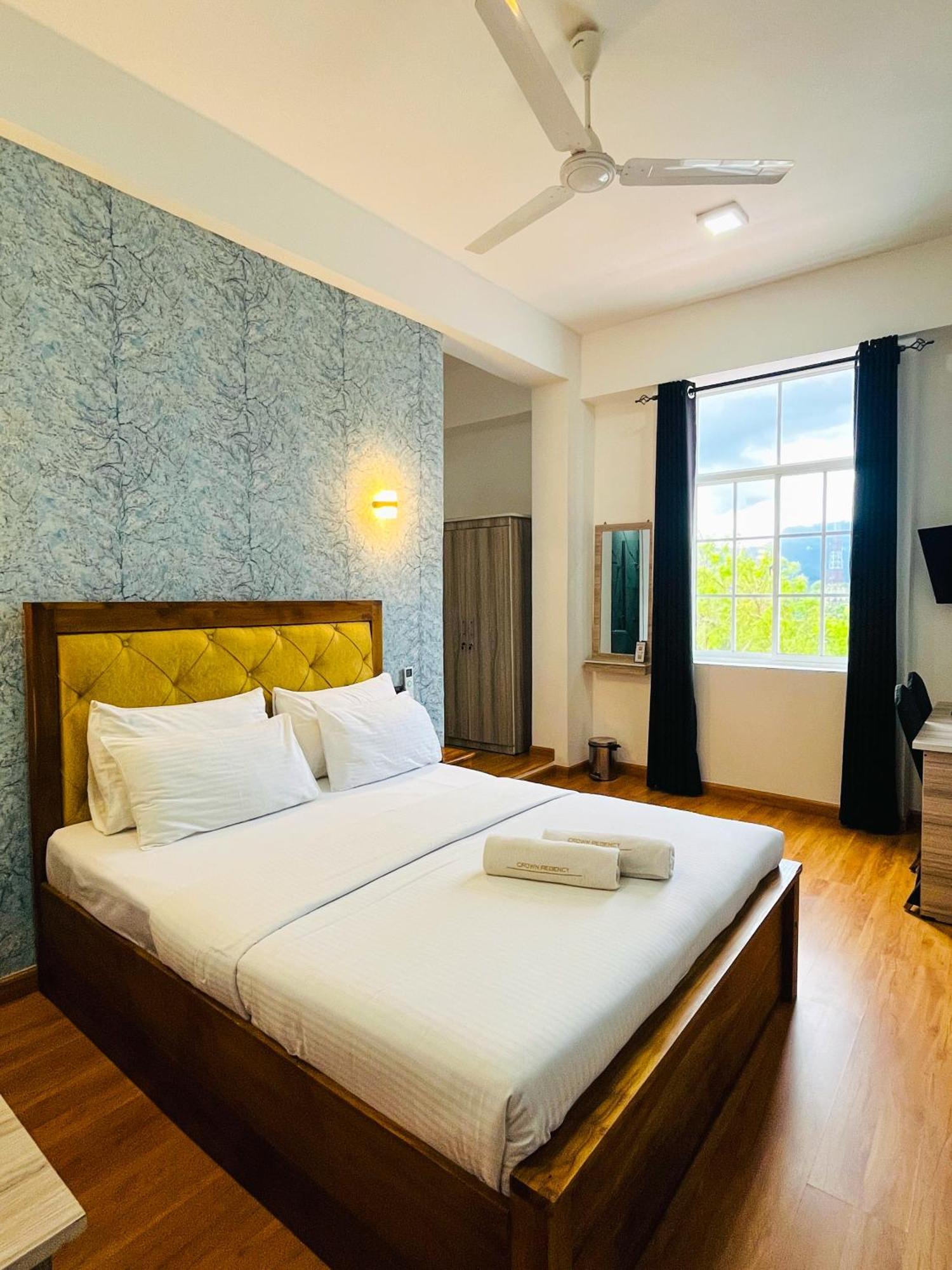 Hotel Crown Regency- 3*