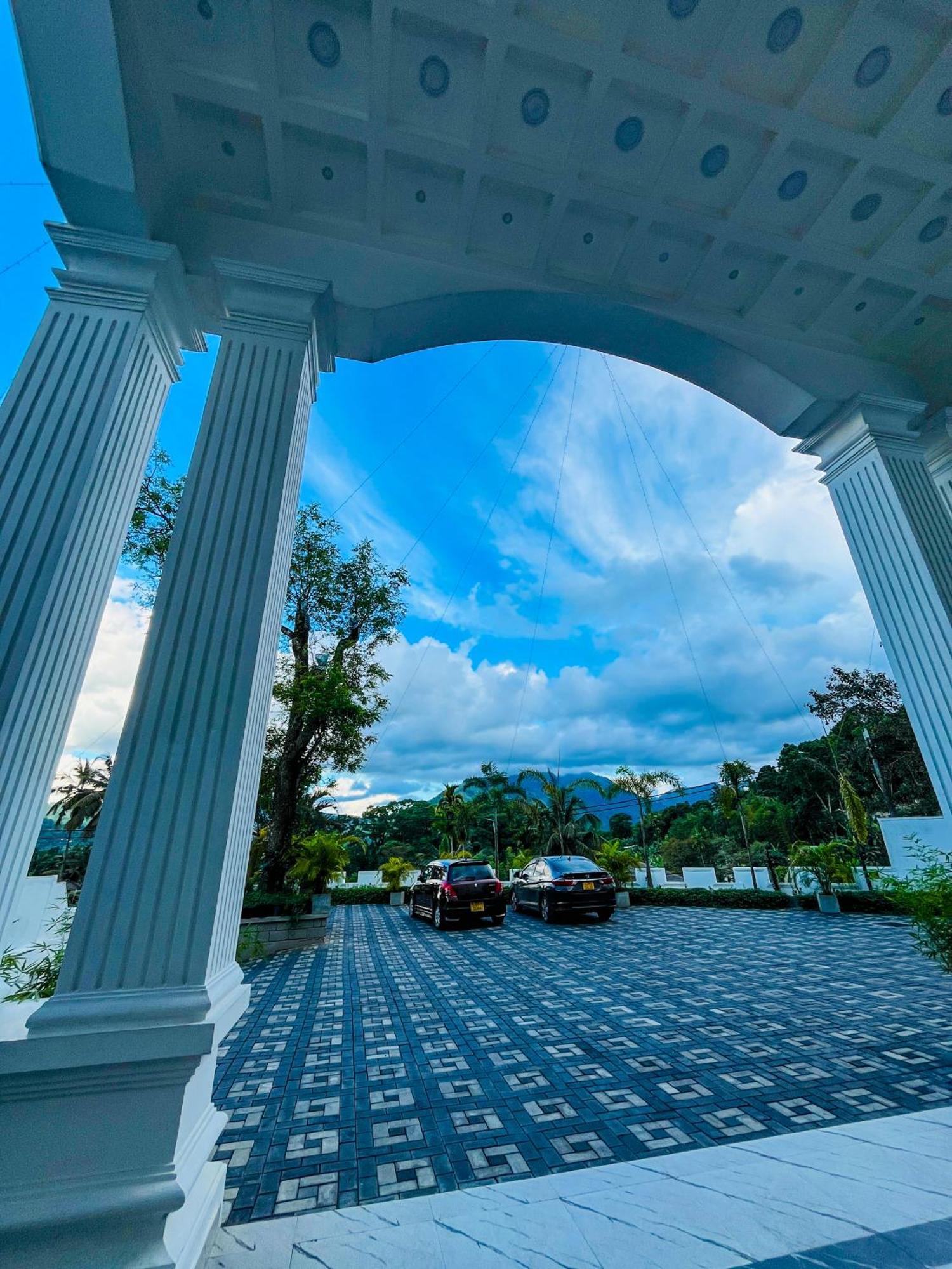 Hotel Crown Regency- Badulla