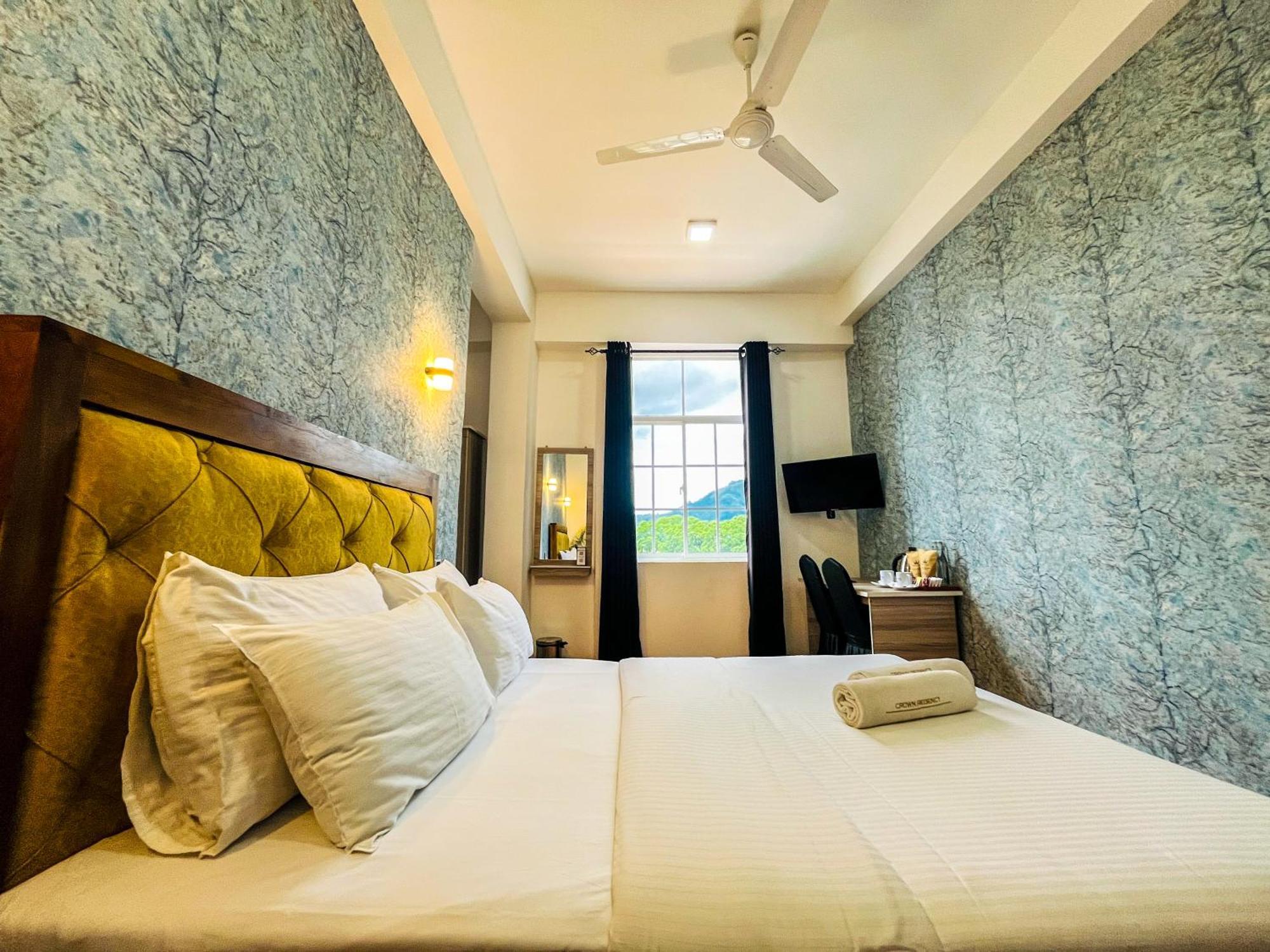 Hotel Crown Regency-