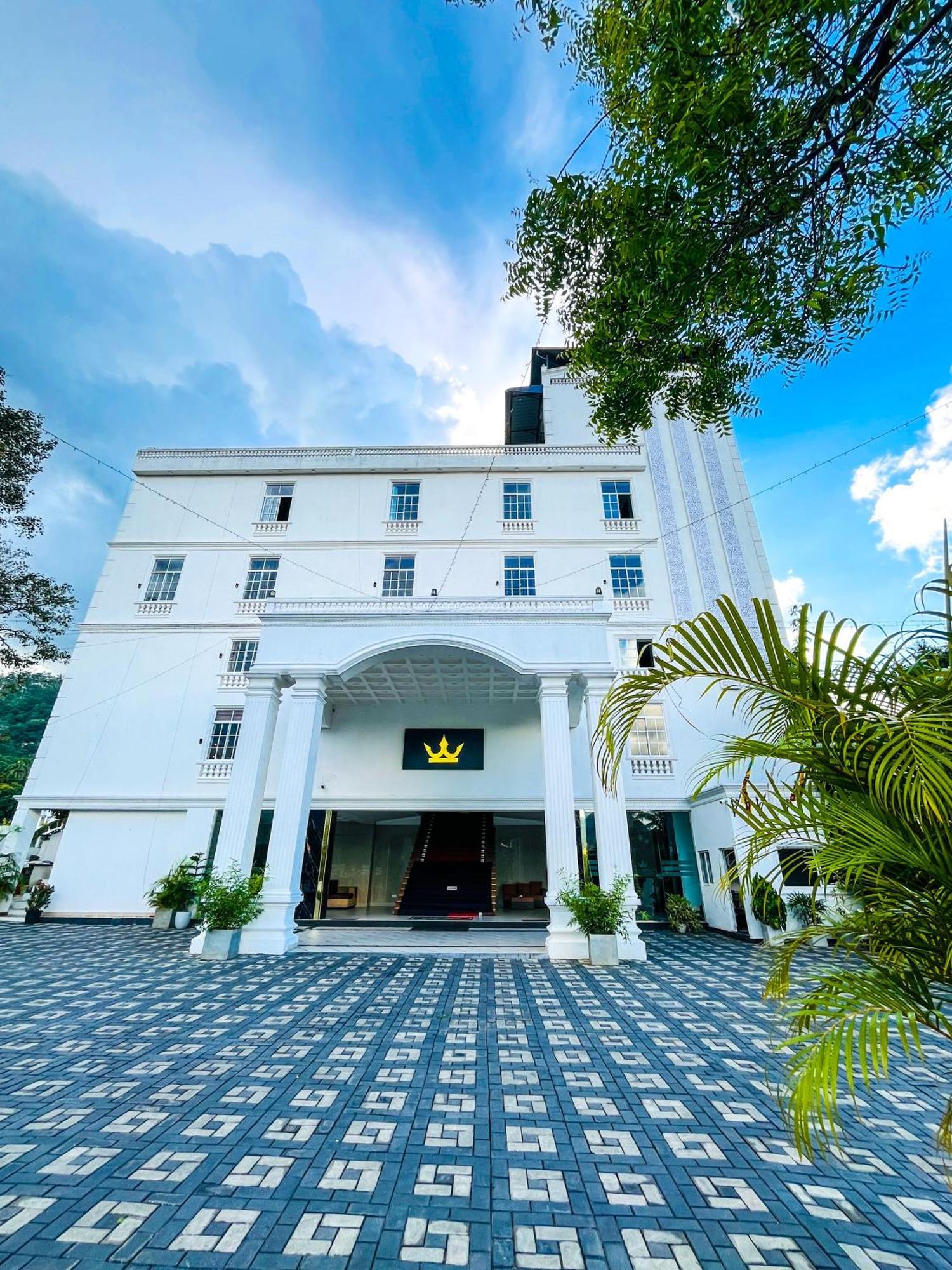 Crown Regency- Hotel Badulla
